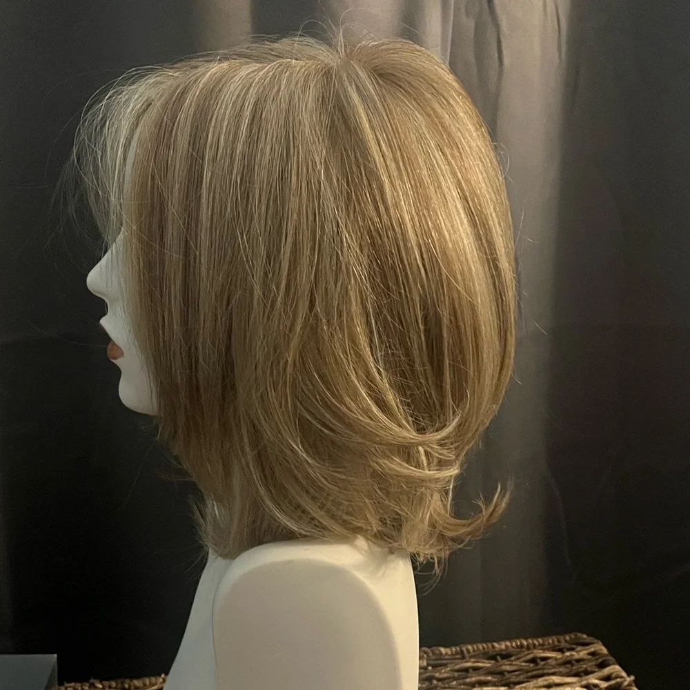 Raquel Welch Upstage
Pale Golden Honey RL16/88 - Picture 2 of 10